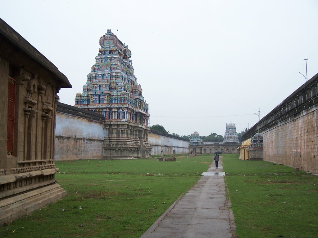 Thiruvarur-Temple-Outer-Praharam
